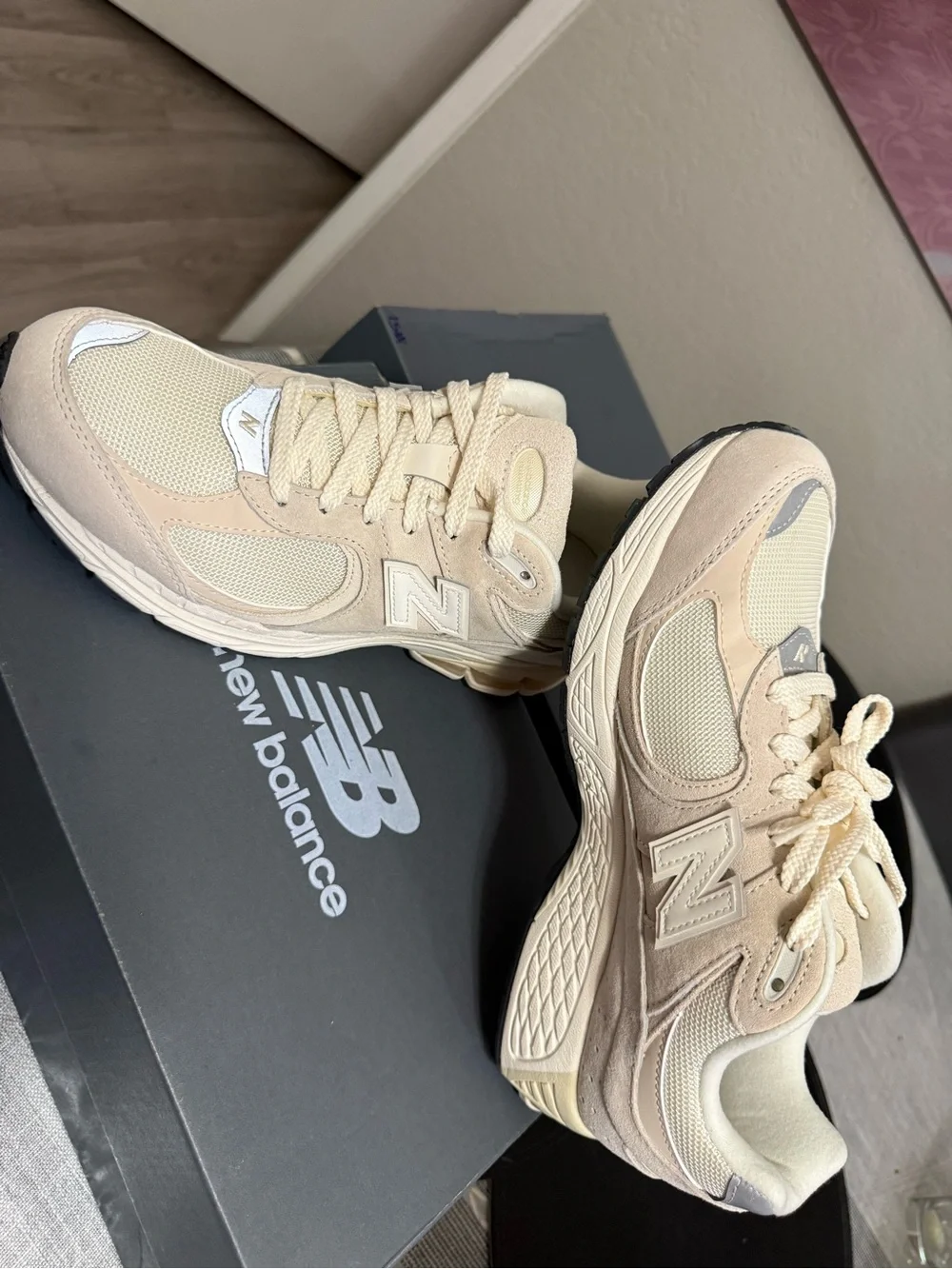New Balance Unisex Adult Shoes 2002R Code Beige